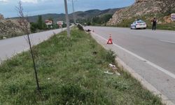 Bariyerlere çarpan motosiklet sürücüsü öldü