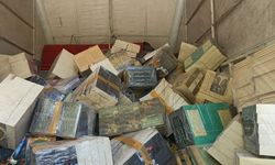 Binlerce kitabı çalarak geri dönüşüm tesisine sattı