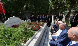 Erdoğan, Necmettin Erbakan’ın kabrini ziyaret etti