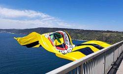 İstanbul’da köprülere Fenerbahçe bayrakları asıldı
