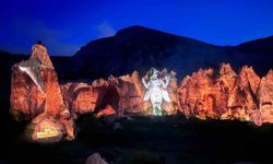 Kapadokya tarihi peribacalarına yansıtıldı