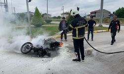 Motosikleti yolda yandı bitti kül oldu
