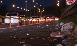 Tatilcilerin yoğunluğu azaldı, çöpleri yollarda kaldı