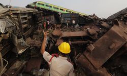 Hindistan'daki tren kazasında can kaybı 288'e yükseldi!