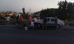 Otomobili kül olmaktan vatandaşlar kurtardı