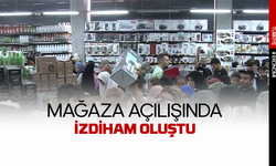 15 gün önce yanan mağazanın açılışında izdiham oluştu