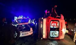 Ambulansla otomobil kafa kafaya çarpıştı: 3 ölü, 3 yaralı