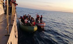 33 kaçak göçmen ile 3 göçmen kaçakçısı yakalandı