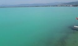 İznik Gölü turkuaza büründü