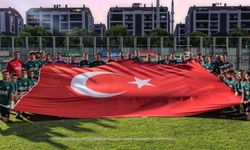Bursasporlu futbolcular 30 Ağustos Zafer Bayramı’nı kutladı