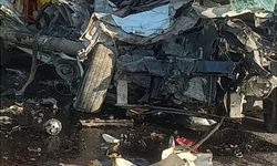 Hafif ticari araç kamyona arkadan çarptı: 2 ölü