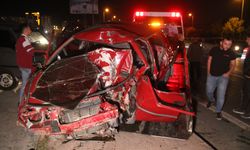 Direğe Çarpan Otomobil Ağır Hasar Aldı, Sürücüsü Ağır Yaralı