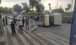 İnegöl'de Şaşırtan Kaza: Devrilen Kamyonete Rağmen Yaralı Yok!