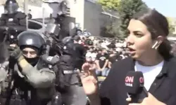 Fulya Öztürk İsrailli askerlerin arasında kaldı