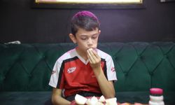 Bursa'nın Sıra Dışı Çocuğu: Her Gün 10 Diş Sarımsak, Bir Kilo Soğan Yemeden Duramıyor