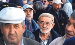 Emeklilerin Yüzünü Güldürecek Haber: Özgür Erdursun'dan Beklenen Seyyanen Zam Açıklaması!