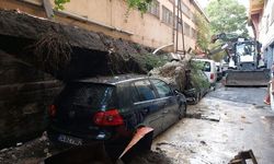 Zeytinburnu Sanayi Sitesinde İstinat Duvarı Çökmesi: 4 Araç Hasar Gördü