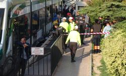 Tramvayın önüne düşen kadın hayatını kaybetti