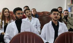 İki Tıp Öğrencisi Okudukları Fakülte Hastanesine Temizlik Görevlisi Olarak Atandı