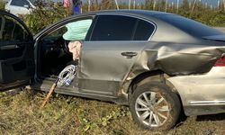İnegöl'de direksiyon hakimiyetini kaybeden sürücü kaza yaptı: 2 Yaralı
