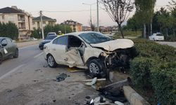 İnegöl'de Korkutan Kaza: İki Otomobil Çarpıştı!