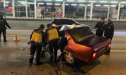 Bursa'da Kontrolden Çıkan Otomobil Bariyerleri Yıktı