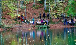 Yedigöller, sonbahar renkleri eşliğinde ziyaretçilerini ağırlıyor