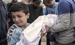 İsrail “insani ara” sürerken Gazze’de 3 Filistinliyi öldürdü