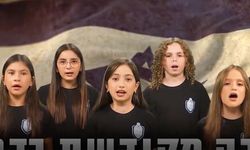 Çocuklara "Gazze'yi Yok Edin" Diye Şarkı Söylettiler