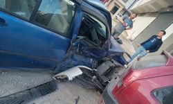 İnegöl'de Kaza: İki Araç Çarpıştı, Yaralılar Var!