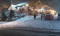 Tatilciler Bu Haber Size  Karatepe'de Kar Lapa Lapa Yağıyor