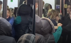 Metrobüs'te 2 kadın birbirine girdi