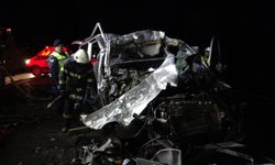 Minibüs ve Kamyon Çarpıştı, 5 Kişi Hayatını Kaybetti
