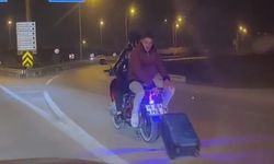 İnegöl'de Motosiklet Üzerindeki Gençlerin Tehlikeli Yolculuğu