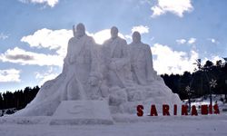 90 Bin Şehidi Temsilen Kardan Heykeller Yaptılar
