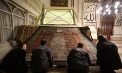 Bursa Ulu Cami'deki Kabe Kapısı Örtüsünün Bakımı Tamamlandı