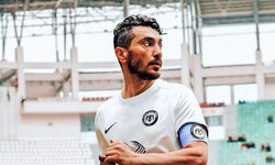 Çorum FK sahibi ve oyuncusu Murat Yıldırım, futbolu bırakarak hisselerini devretti
