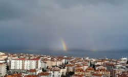Mudanya'da Göz Kamaştıran Doğa Olayı: Denizde Gökkuşağı Şöleni