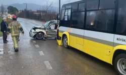 İnegöl'de Trafik Kazası: Otobüs ve Araç Çarpıştı, 1 Yaralı