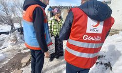 Kızılay ekipleri Hamur’da 470 haneye kıyafet ulaştırdı
