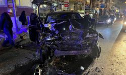 Kocaeli'de bir araç trafik ışıklarında bekleyen otobüse ve otomobile çarptı: 7 yaralı