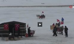 Çıldır Gölü'nde Atlı Kızak Heyecanı: Kars'ın Buz Gibi Güzelliği