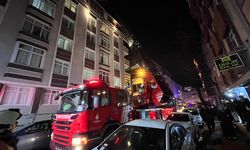 Avcılar’da 6 katlı binanın çatısında yangın