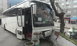Bursa'da freni patlayan otobüs tehlike saçtı