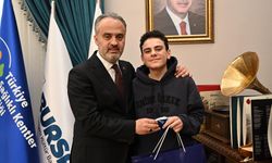 Türkiye’nin en genç satranç ustası Başkan Aktaş'ı ziyaret etti