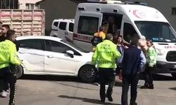 İnegöl'de minibüs ile otomobil çarpıştı! 1'i bebek 4 kişi yaralandı