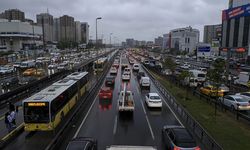 Yağış İstanbul'da trafiği fena halde vurdu