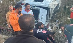 Gümüşhane’de yolcu minibüsü uçuruma yuvarlandı: 7 yaralı