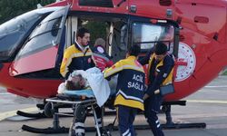 Mangal yakmak isterken benzinin parlaması sonucu yandılar: Yardıma ambulans helikopter yetişti