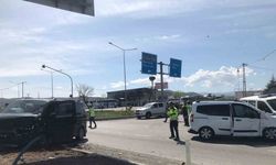 Minibüs ve hafif ticari araç çarpıştı: 15 yaralı